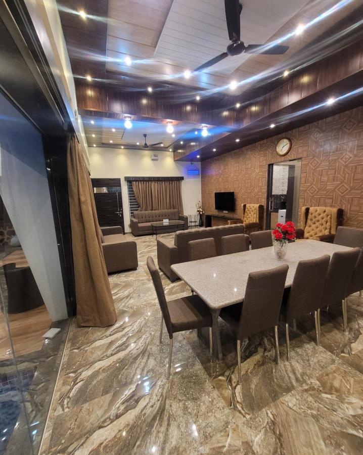 Mount Resorts Lonavala 5 Bhk Luxurious Villa With Private Pool And Full Size Cricket Football Turf 외부 사진